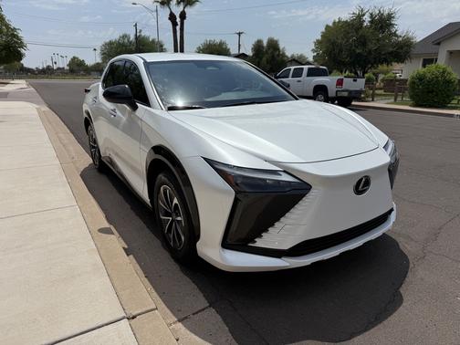 2024 Lexus RZ 300e Premium FWD w/20" wheels