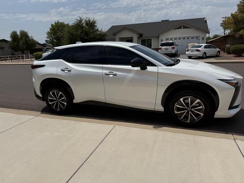 2024 Lexus RZ 300e Premium FWD w/20" wheels