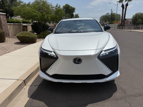 2024 Lexus RZ 300e Premium FWD w/20" wheels