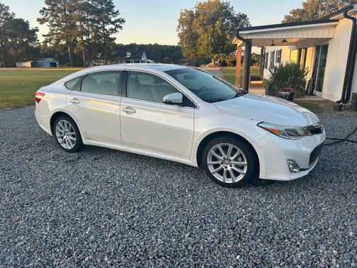 White 2013 Toyota Avalon XLE Touring