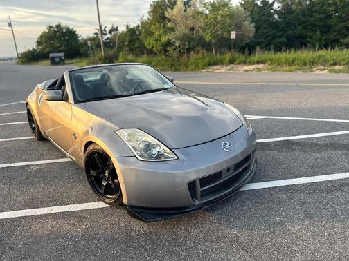Gray 2007 Nissan 350Z Touring