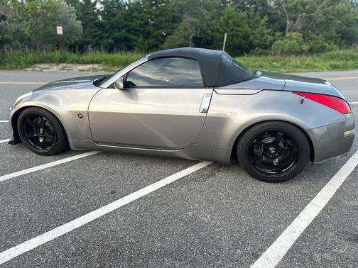 Gray 2007 Nissan 350Z Touring
