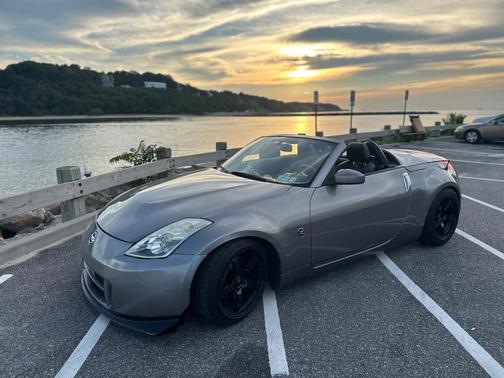 Gray 2007 Nissan 350Z Touring