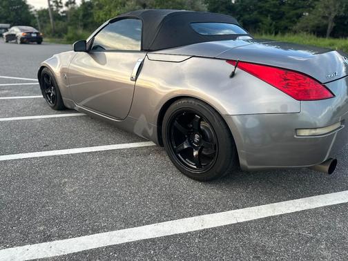 Gray 2007 Nissan 350Z Touring