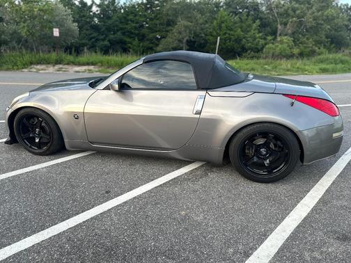 Gray 2007 Nissan 350Z Touring