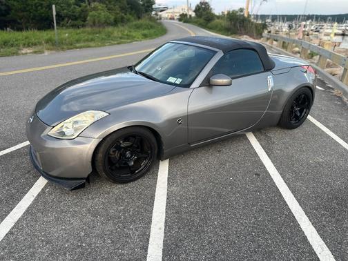 Gray 2007 Nissan 350Z Touring