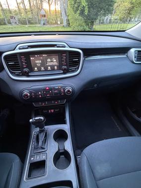 Gray 2017 Kia Sorento LX