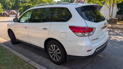 White 2014 Nissan Pathfinder SV