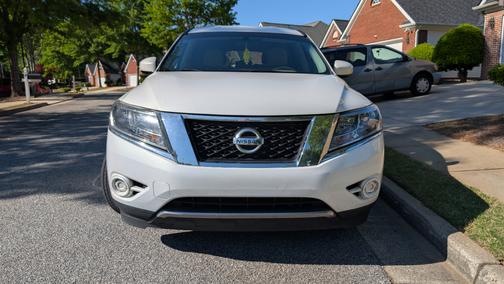 White 2014 Nissan Pathfinder SV