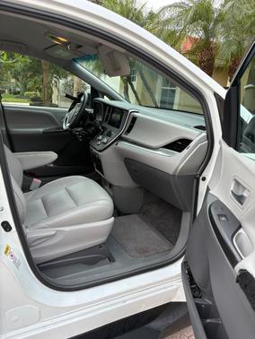 2016 Toyota Sienna LE