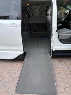2016 Toyota Sienna LE