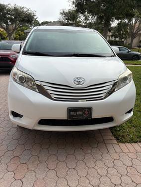 2016 Toyota Sienna LE