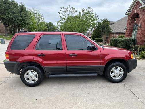 Red 2004 Ford Escape XLS