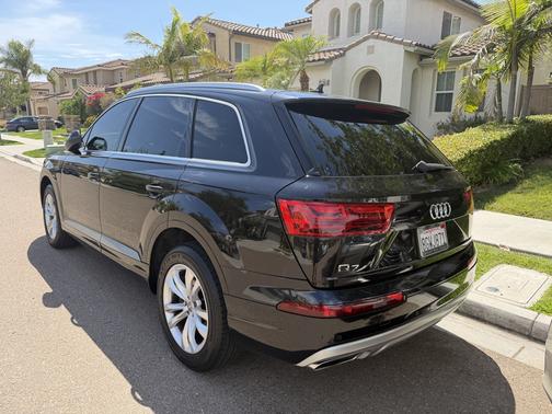 Black 2019 Audi Q7 55 Premium