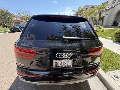 Black 2019 Audi Q7 55 Premium