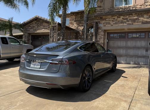 2014 Tesla Model S Performance