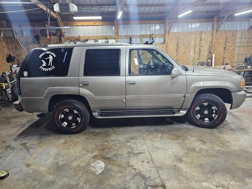 Silver 2000 Cadillac Escalade 4WD