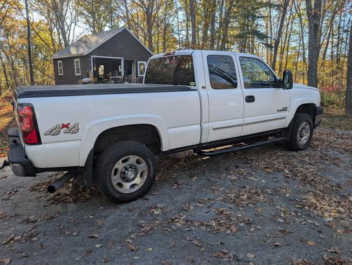 White 2007 Chevrolet Silverado 2500 LT1 H/D Extended Cab Classic
