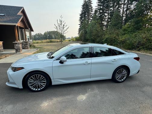 White 2022 Toyota Avalon Hybrid Limited