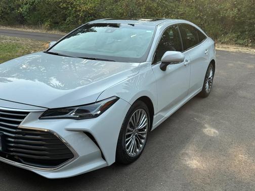 White 2022 Toyota Avalon Hybrid Limited