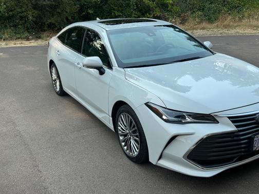 White 2022 Toyota Avalon Hybrid Limited
