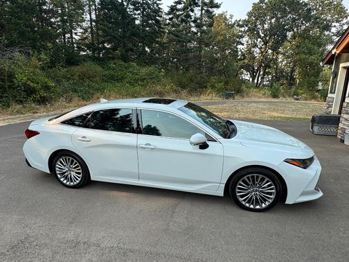 White 2022 Toyota Avalon Hybrid Limited