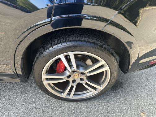 2013 Porsche Cayenne Cayenne GTS