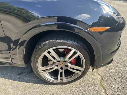 2013 Porsche Cayenne Cayenne GTS