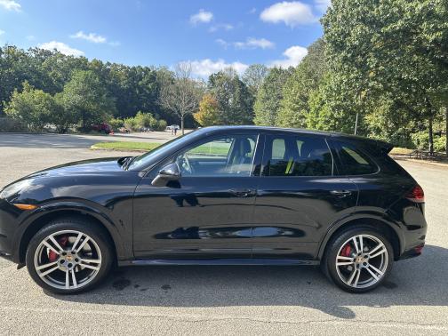 2013 Porsche Cayenne Cayenne GTS