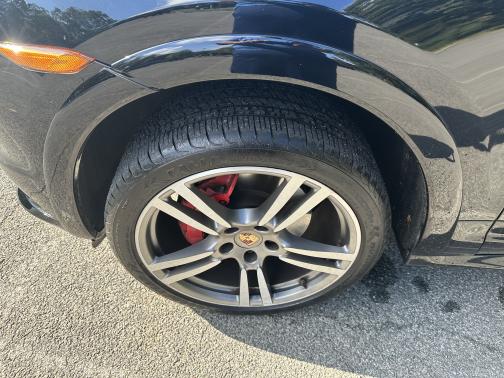 2013 Porsche Cayenne Cayenne GTS