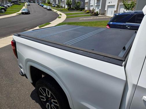 White 2021 GMC Sierra 1500 AT4
