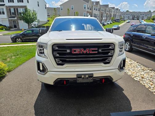 White 2021 GMC Sierra 1500 AT4