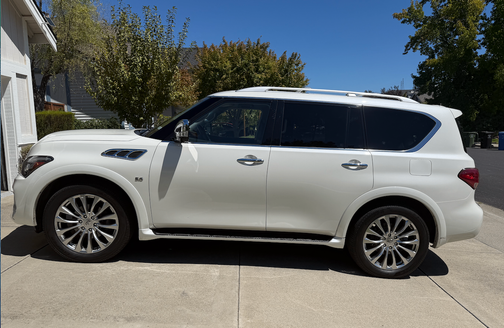 White 2015 INFINITI QX80 Base