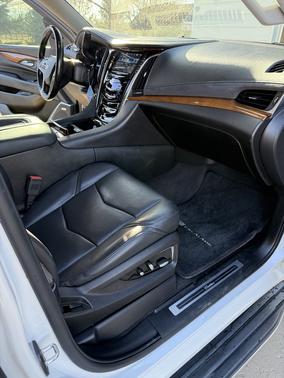 2017 Cadillac Escalade Luxury