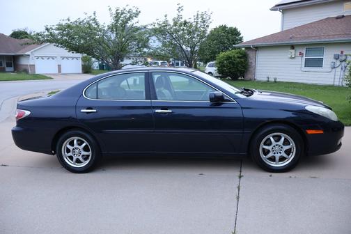 Blue 2002 Lexus ES 300 Base