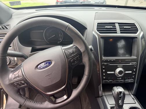 Black 2018 Ford Explorer Limited