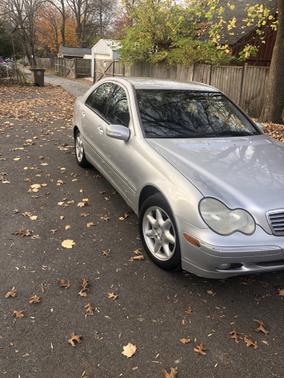 Photo 3 of 8 of 2004 Mercedes-Benz C-Class C240 4MATIC
