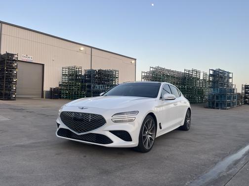 White 2022 Genesis G70 2.0T