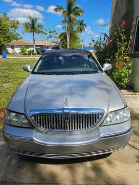 2011 Lincoln Town Car Signature Limited