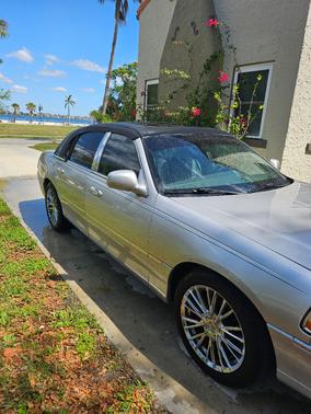 2011 Lincoln Town Car Signature Limited