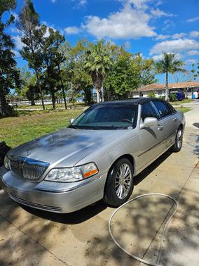 2011 Lincoln Town Car Signature Limited