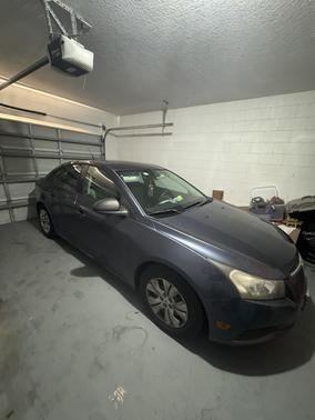 Gray 2013 Chevrolet Cruze LS