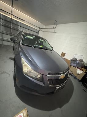 Gray 2013 Chevrolet Cruze LS