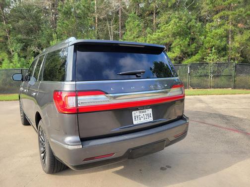 Gray 2018 Lincoln Navigator Reserve