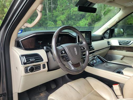 Gray 2018 Lincoln Navigator Reserve