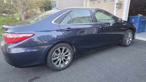 2016 Toyota Camry Hybrid XLE