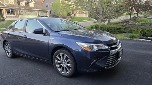 2016 Toyota Camry Hybrid XLE