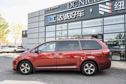 2016 Toyota Sienna LE
