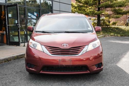 2016 Toyota Sienna LE