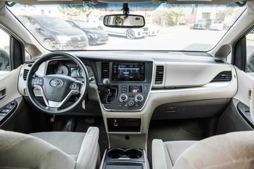 2016 Toyota Sienna LE